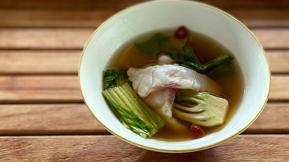 チンゲン菜と鯛のすっぱいスープ